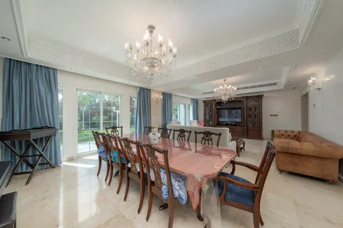 3 Bedrooms Villa in District 1C