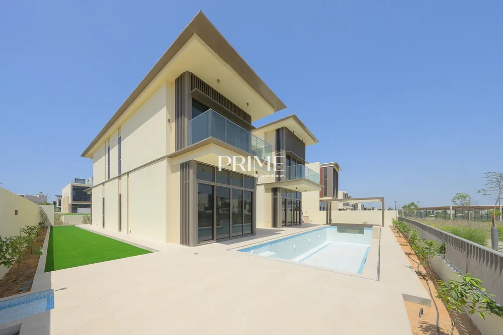 5 Bedrooms Villa in Golf Place 2