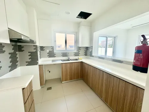 4 Bedrooms Villa in Amaranta 1