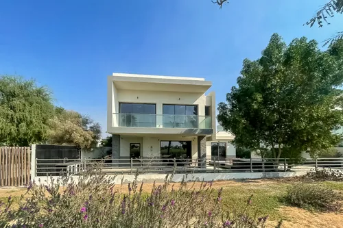 4 Bedrooms Villa in Redwoods