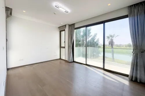 4 Bedrooms Villa in Redwoods