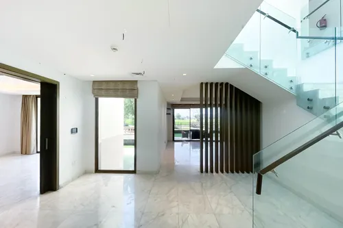 4 Bedrooms Villa in Redwoods