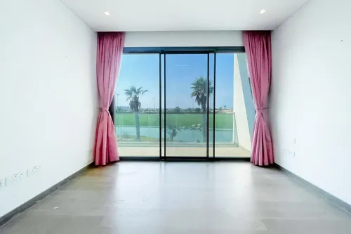 4 Bedrooms Villa in Redwoods