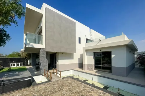 4 Bedrooms Villa in Redwoods