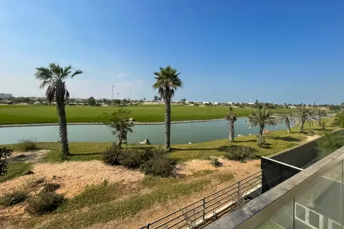 4 Bedrooms Villa in Redwoods