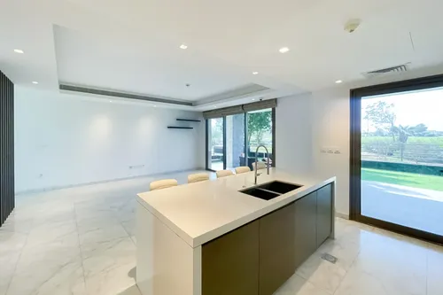 4 Bedrooms Villa in Redwoods