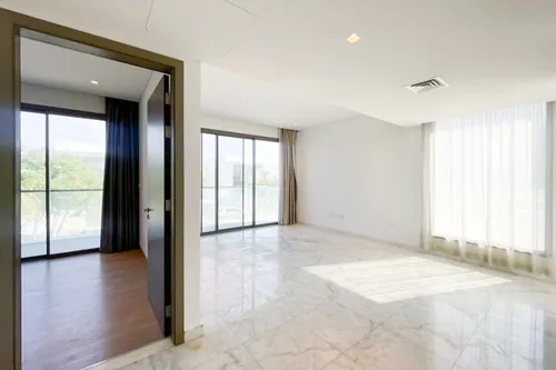 4 Bedrooms Villa in Redwoods