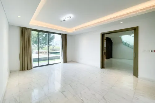 4 Bedrooms Villa in Redwoods