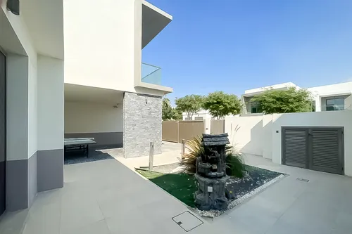 4 Bedrooms Villa in Redwoods