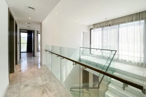 4 Bedrooms Villa in Redwoods