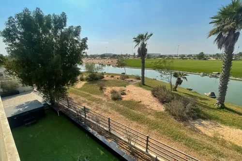 4 Bedrooms Villa in Redwoods