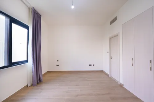 5 Bedrooms Villa in Noya Luma