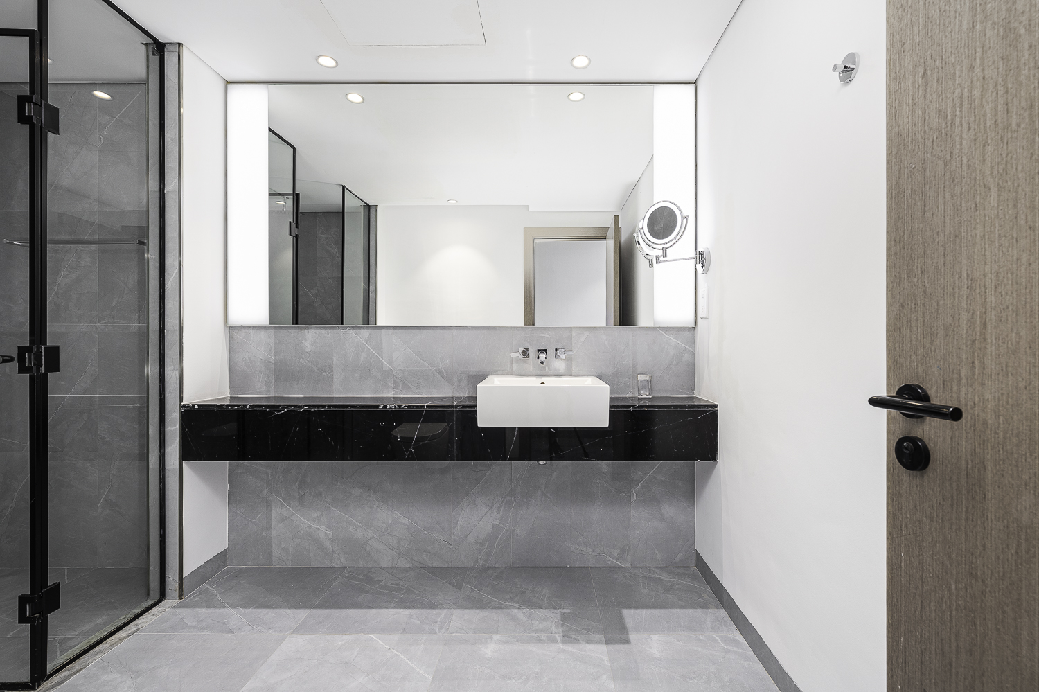 3 Bedrooms Apartment in Lavender Garden Suites