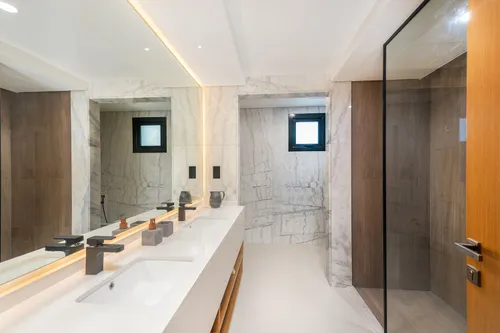 5 Bedrooms Villa in California Village