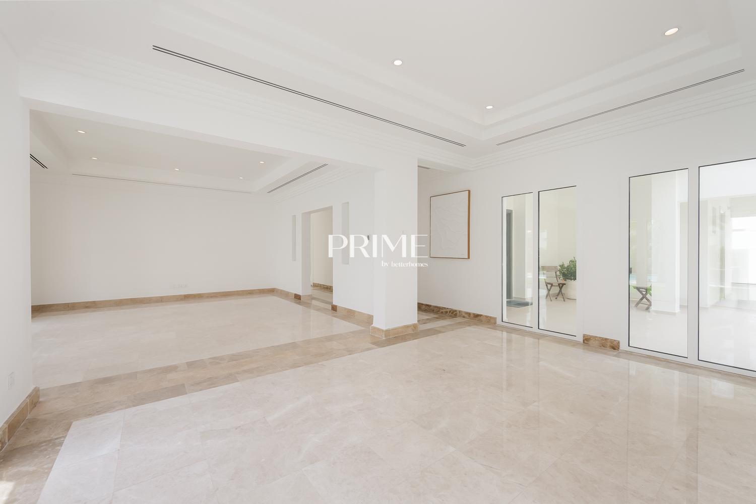 4 Bedrooms Villa in 1 Street, Meadows