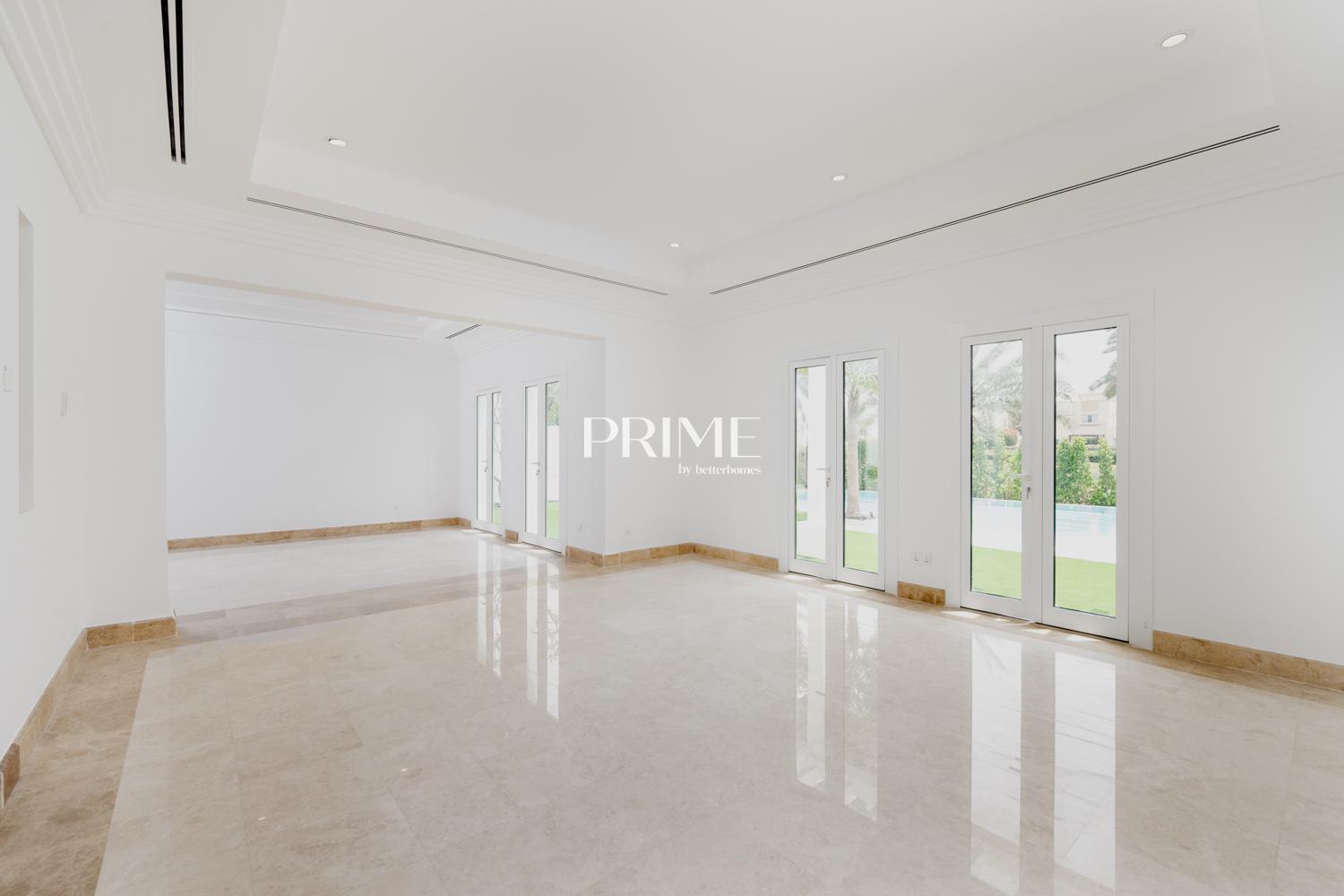 4 Bedrooms Villa in 1 Street, Meadows