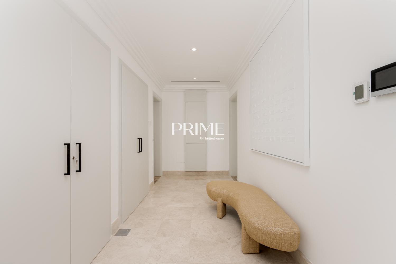 4 Bedrooms Villa in 1 Street, Meadows