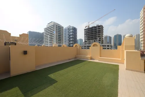 4 Bedrooms Townhouse in Bloomingdale Townhouses
