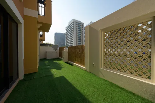 4 Bedrooms Townhouse in Bloomingdale Townhouses