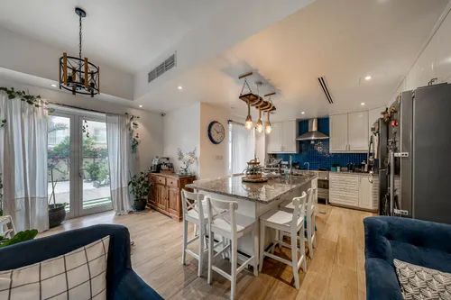 4 Bedrooms Villa in Springs 11