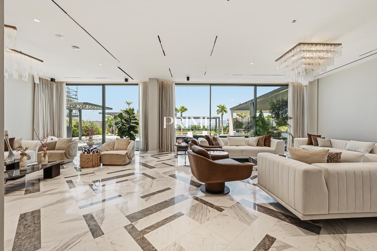 7 Bedrooms Villa in Jumeirah Bay Island Villas
