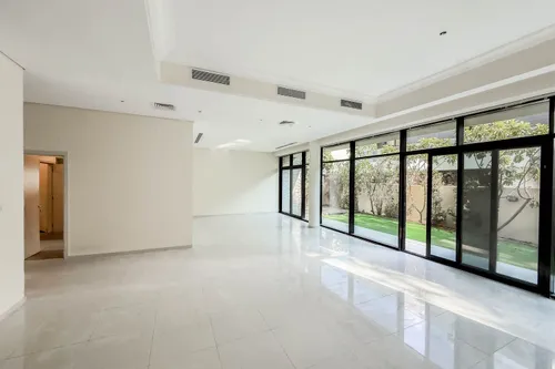 5 Bedrooms Villa in Silver Springs 2