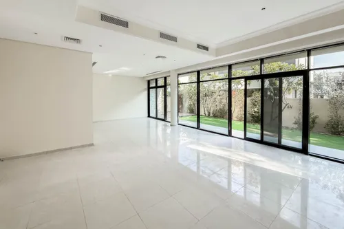 5 Bedrooms Villa in Silver Springs 2