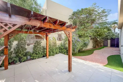 5 Bedrooms Villa in Silver Springs 2