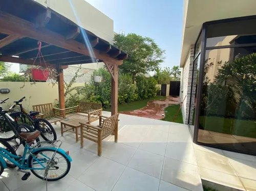 5 Bedrooms Villa in Silver Springs 2