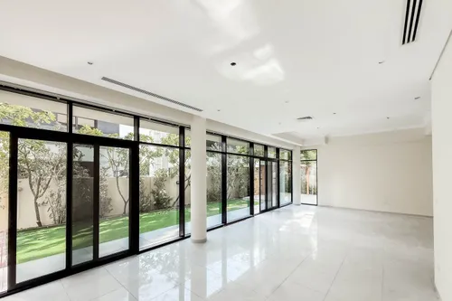 5 Bedrooms Villa in Silver Springs 2