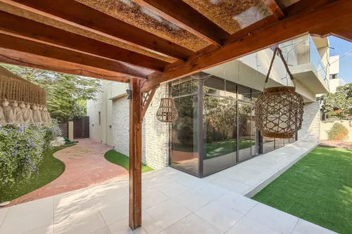 5 Bedrooms Villa in Silver Springs 2