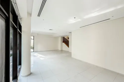 5 Bedrooms Villa in Silver Springs 2