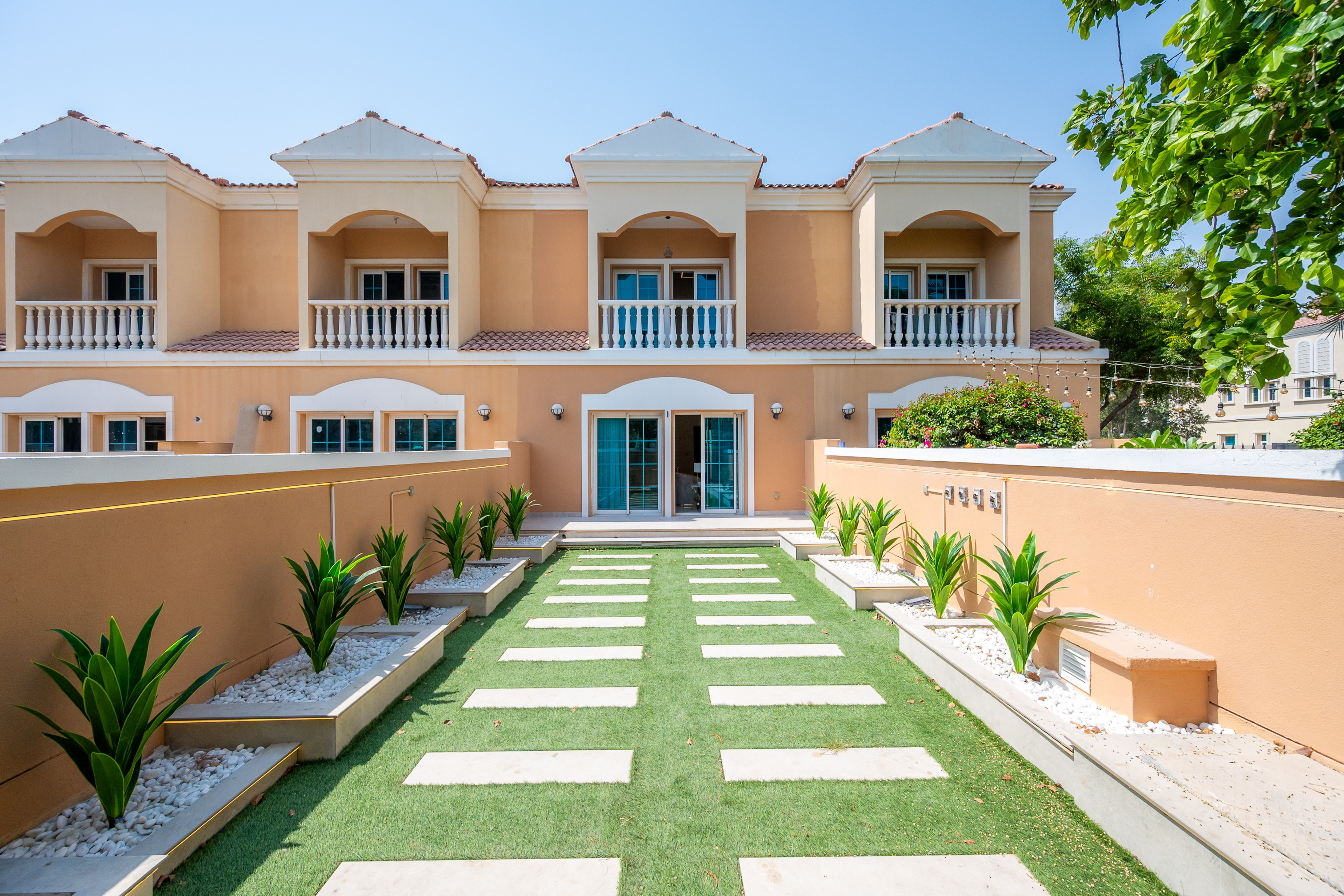 2 Bedrooms Villa in District 8N