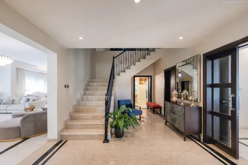 5 Bedrooms Villa in Prime Villa