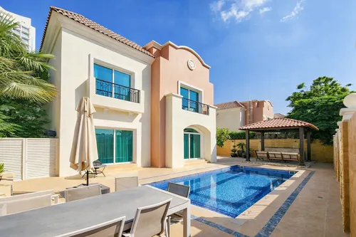 5 Bedrooms Villa in Prime Villa