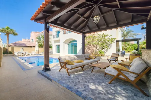 5 Bedrooms Villa in Prime Villa