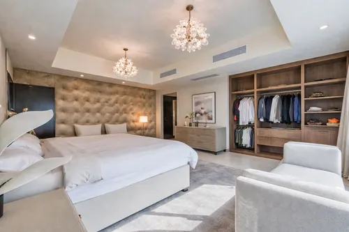 5 Bedrooms Villa in Prime Villa