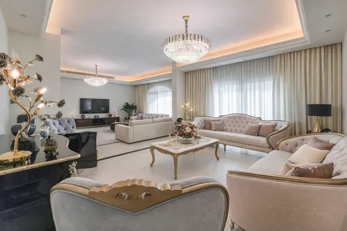 5 Bedrooms Villa in Prime Villa