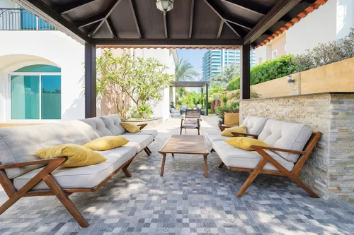 5 Bedrooms Villa in Prime Villa