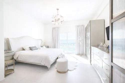 5 Bedrooms Villa in Prime Villa