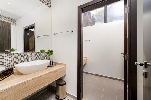 6 Bedrooms Villa in Brookfield 1