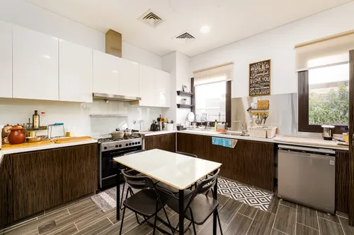 6 Bedrooms Villa in Brookfield 1