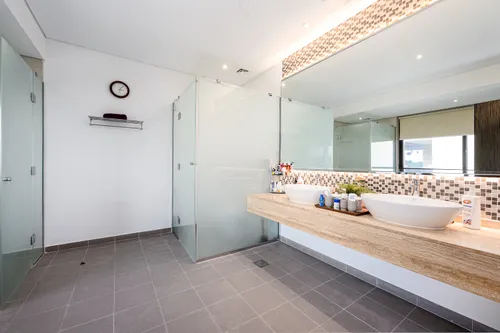 6 Bedrooms Villa in Brookfield 1