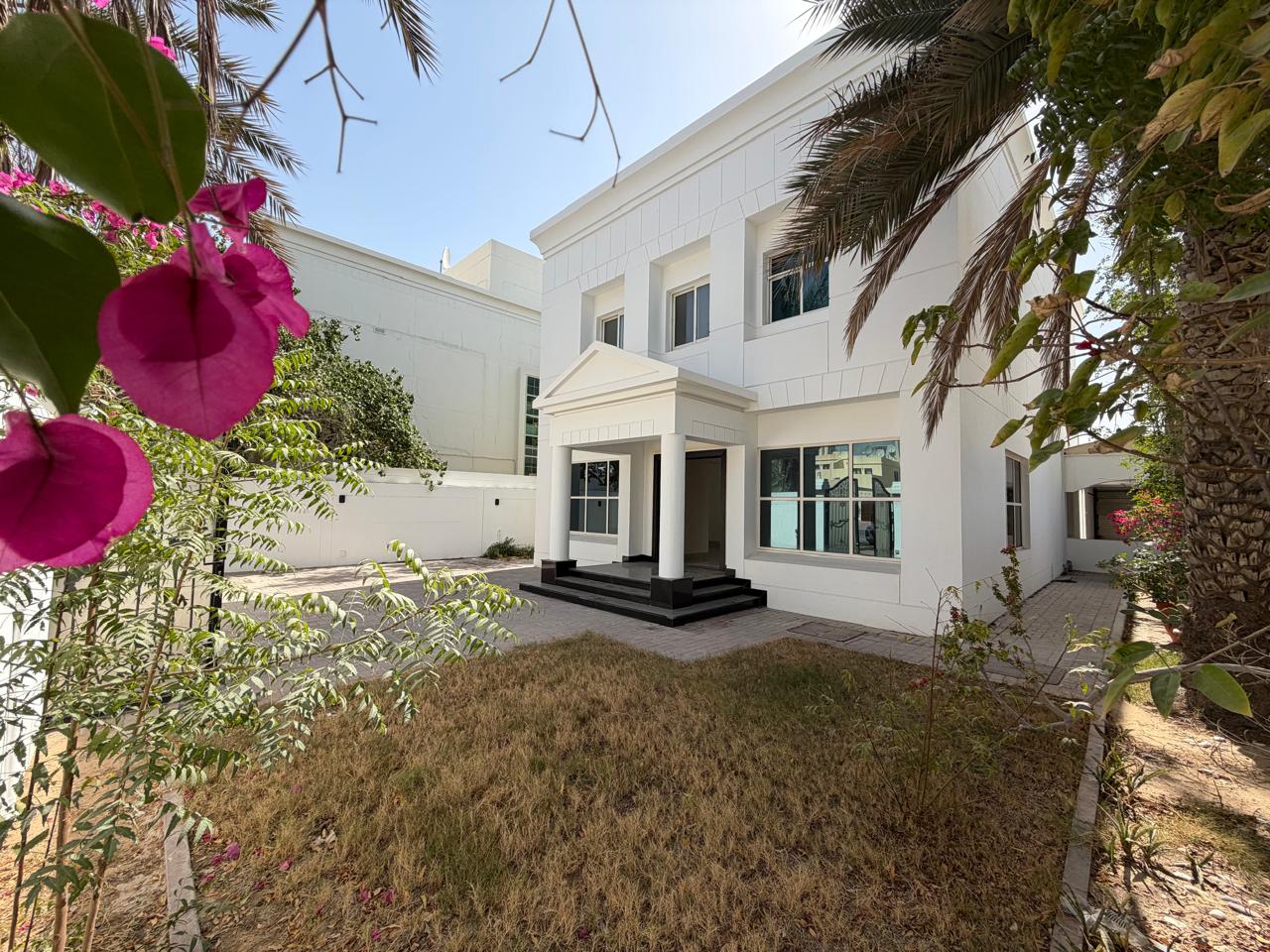 4 Bedrooms Villa in Al Manara