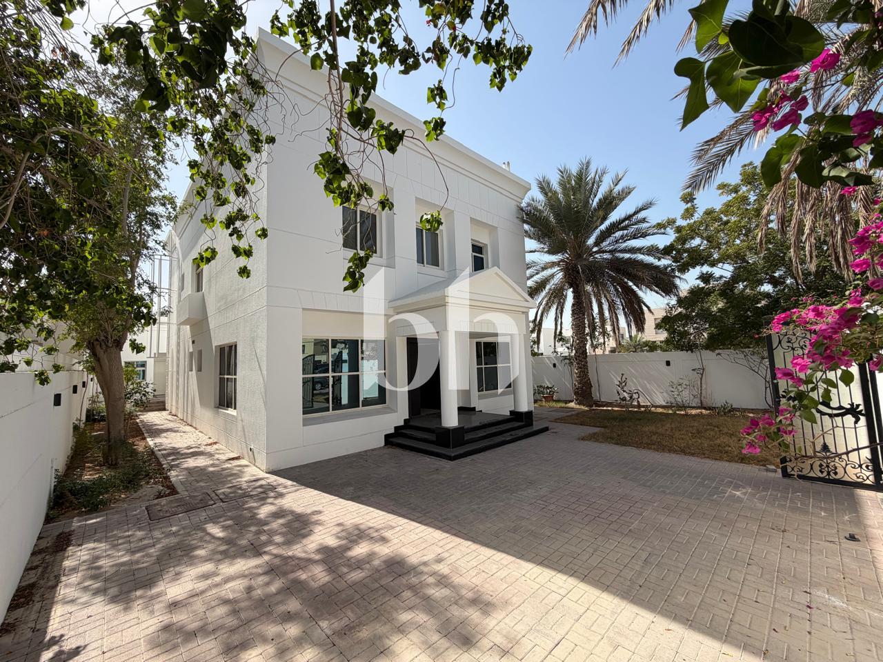 Independent | Renovated Mature Garden | Staff Room