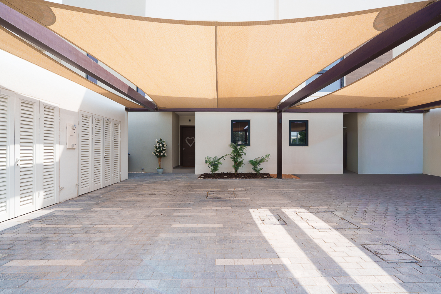 3 Bedrooms Townhouse in Noya 1