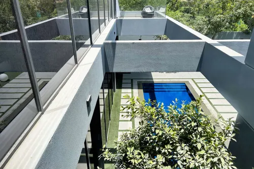 6 Bedrooms Villa in Saro