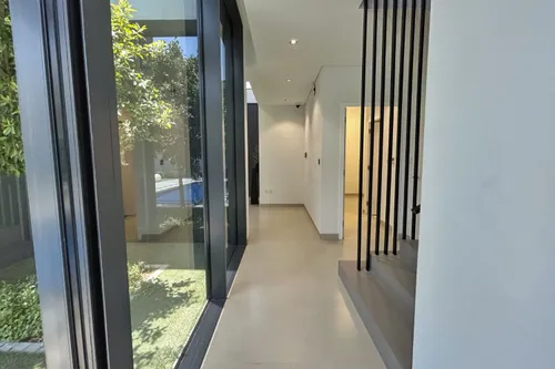 4 Bedrooms Villa in Saro