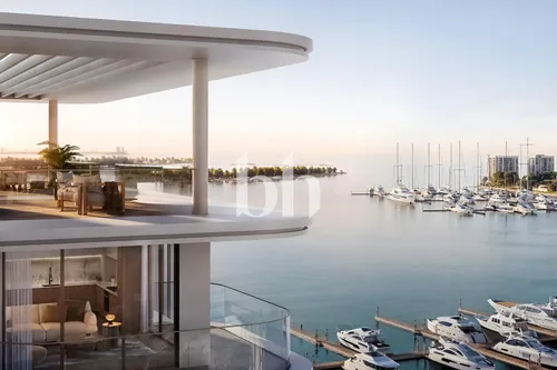 Luxury Marina‑Facing Apartment | Modern Layout