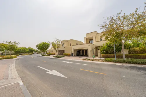 4 Bedrooms Villa in Azalea